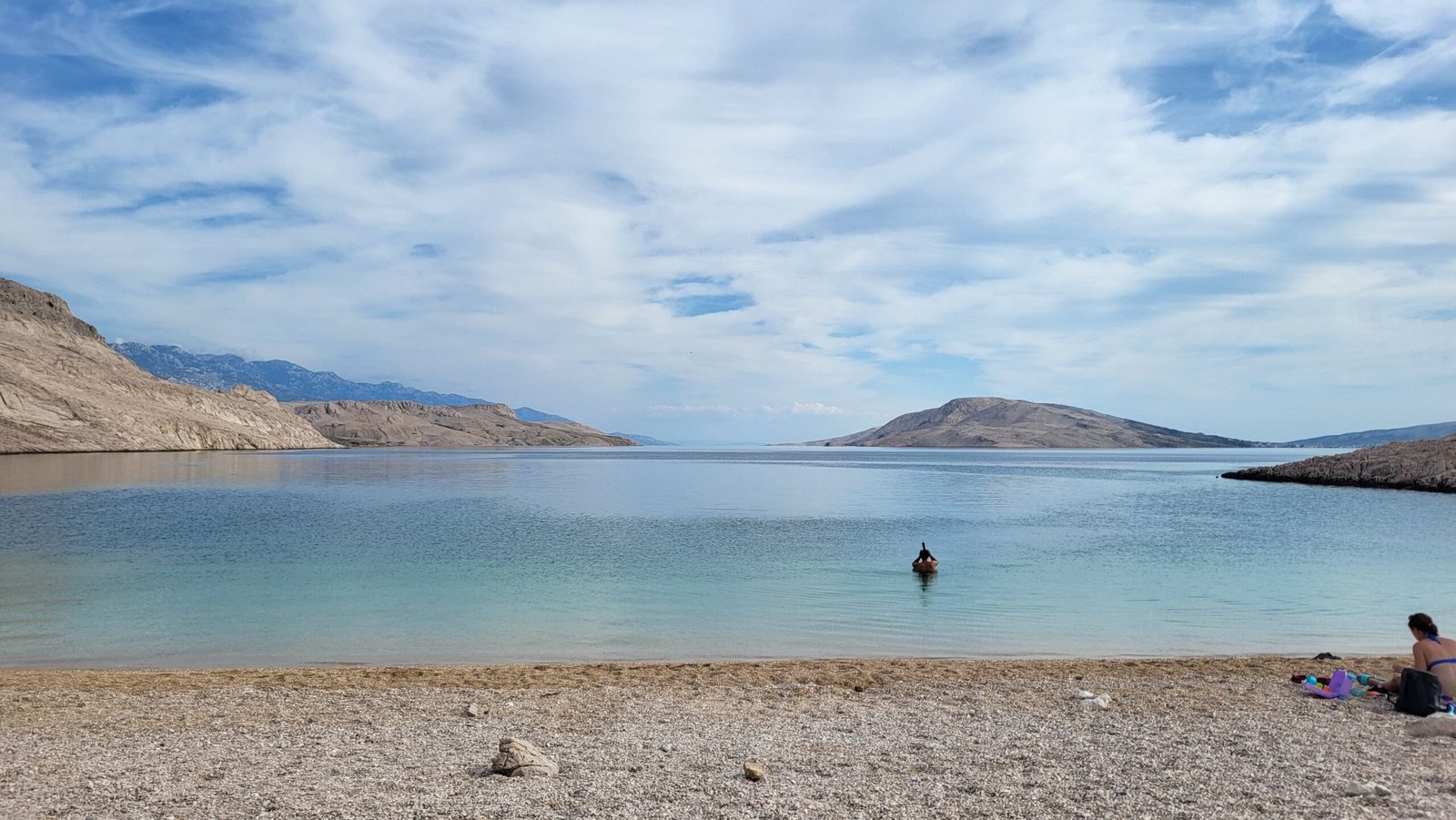 Objavila som jednu z najkrajších pláži ktorú skrýva Chorvátsky Mars Ručica Pag Metajna beach pláž